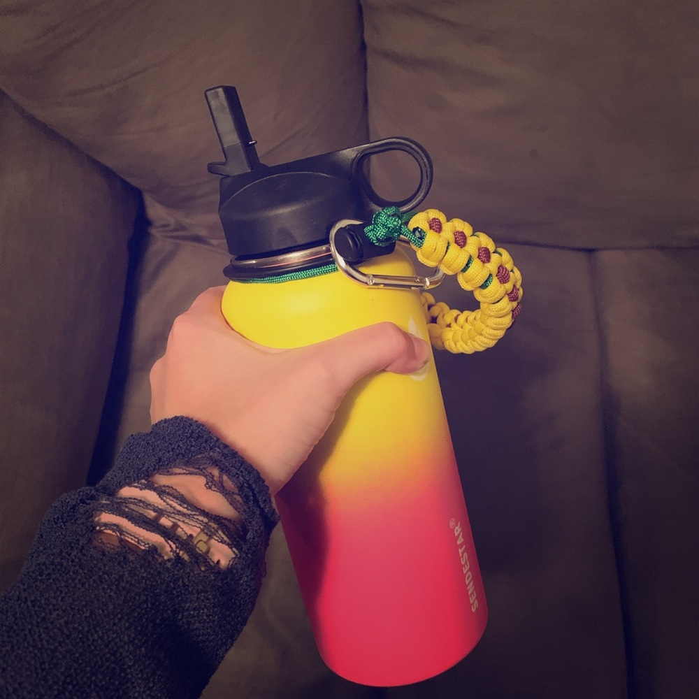 BRANDNEW WATER BOTTLE GREAT FOR STICKERS!!!✨🐢🐬🌻